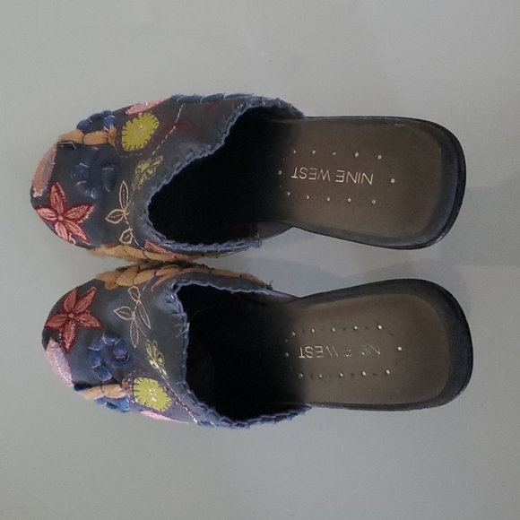 Nine West 4" Platform Clogs - Picture 4 of 7